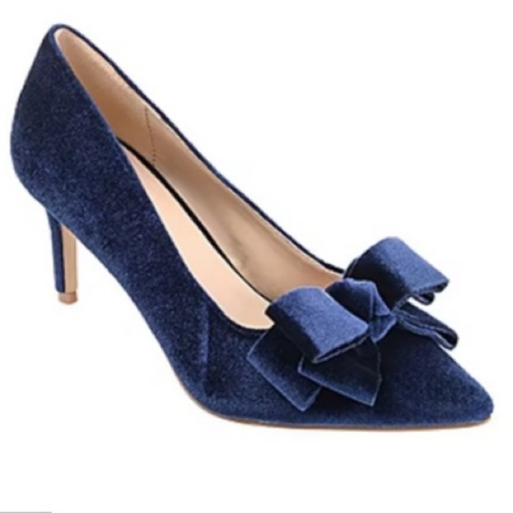 Journee Collection Women’s 6 Velvet Crystol Pointed Toe Pumps | Blue Velvet heel